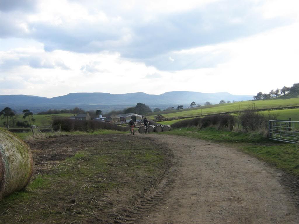 This is my "local loop" to one of my favourite cake shops in the area